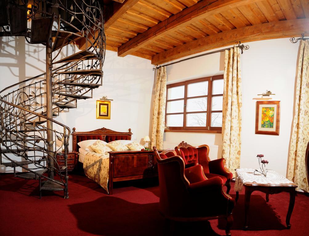 ホテル Folwark Stara Winiarnia ムシャナ・ドルナ 部屋 写真